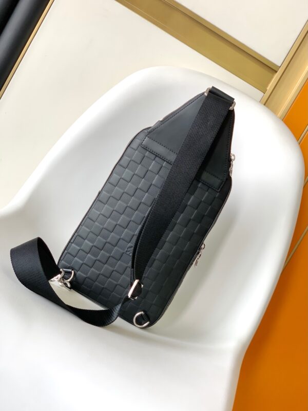 Louis Vuitton Avenue Shoulder Bag - Black - Image 4