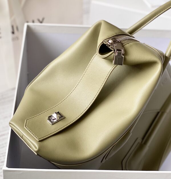 Givenchy G’s Antigona Lock Soft Handbag - Green - Image 4