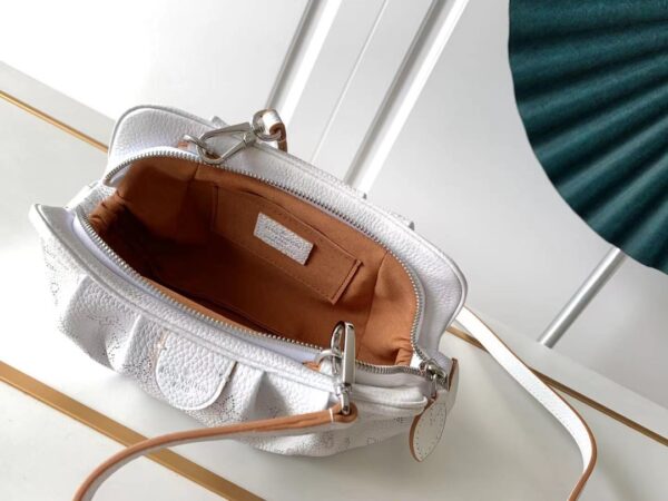 Louis Vuitton SCALA Mini Handbag - White - Image 5